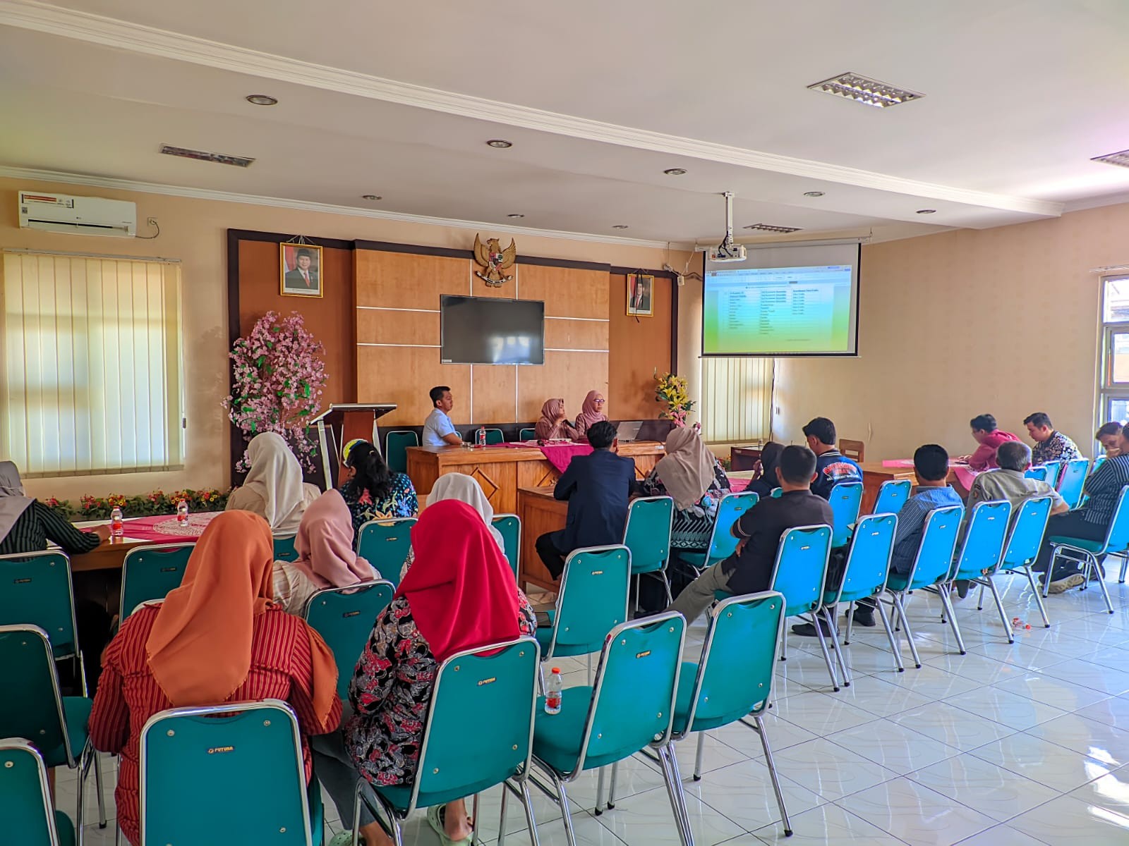Kawal Syariat ditengah Semarak Kemerdekaan, Penyuluh KUA Baturraden Beri Solusi Cerdas dalam Rapat HUT RI Ke-81