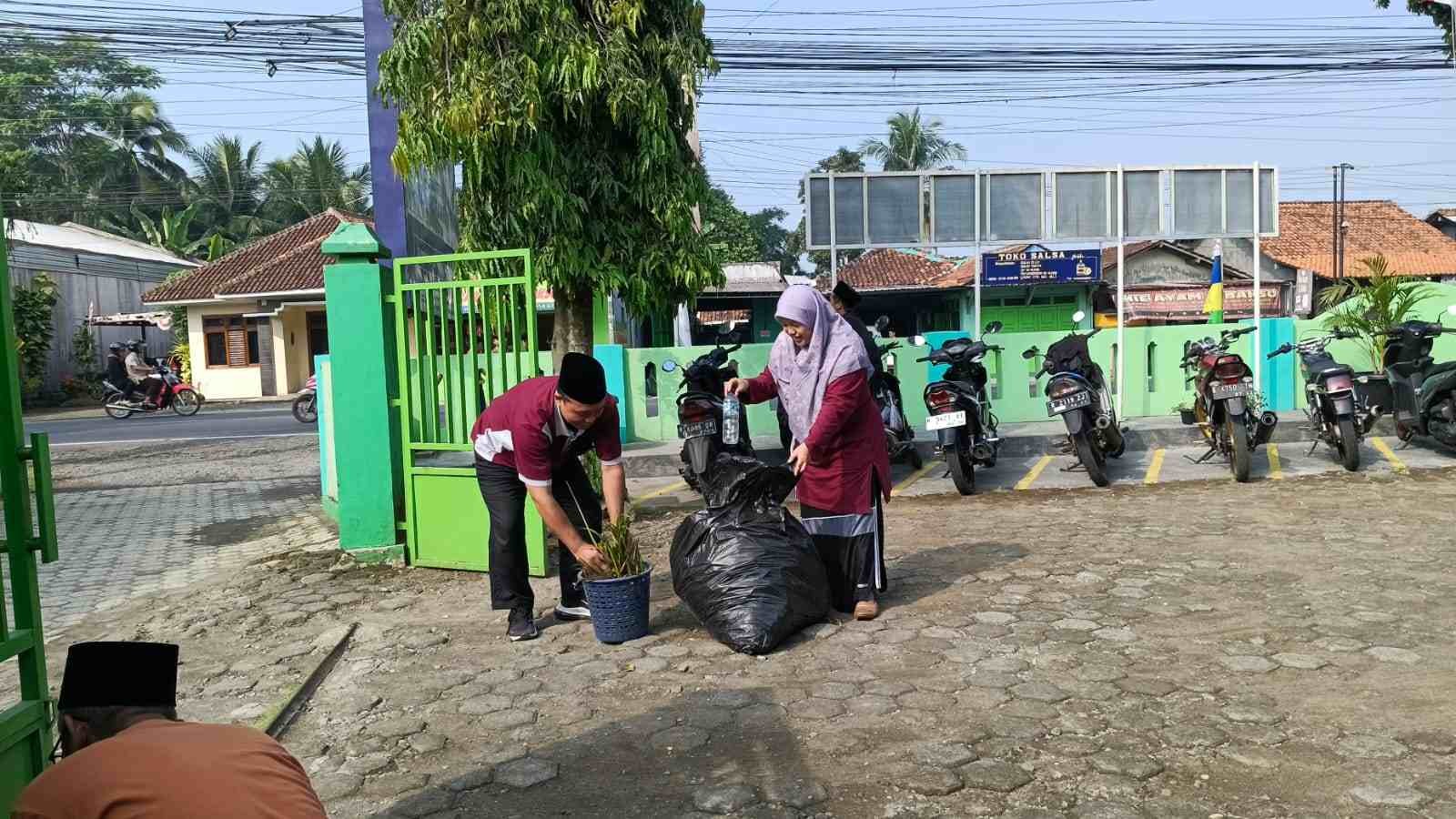KUA Cilongok turut Sukseskan Gerakan Pilah Sampah dari Sumber dan Peringatan Hari Lingkungan Hidup Sedunia Tahun 2026