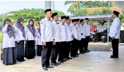 Fokus Kembali ke Rumah: Kepala KUA Somagede Pimpin Apel Pagi dan Beri Suntikan Semangat Jelang PORSENI IPARI