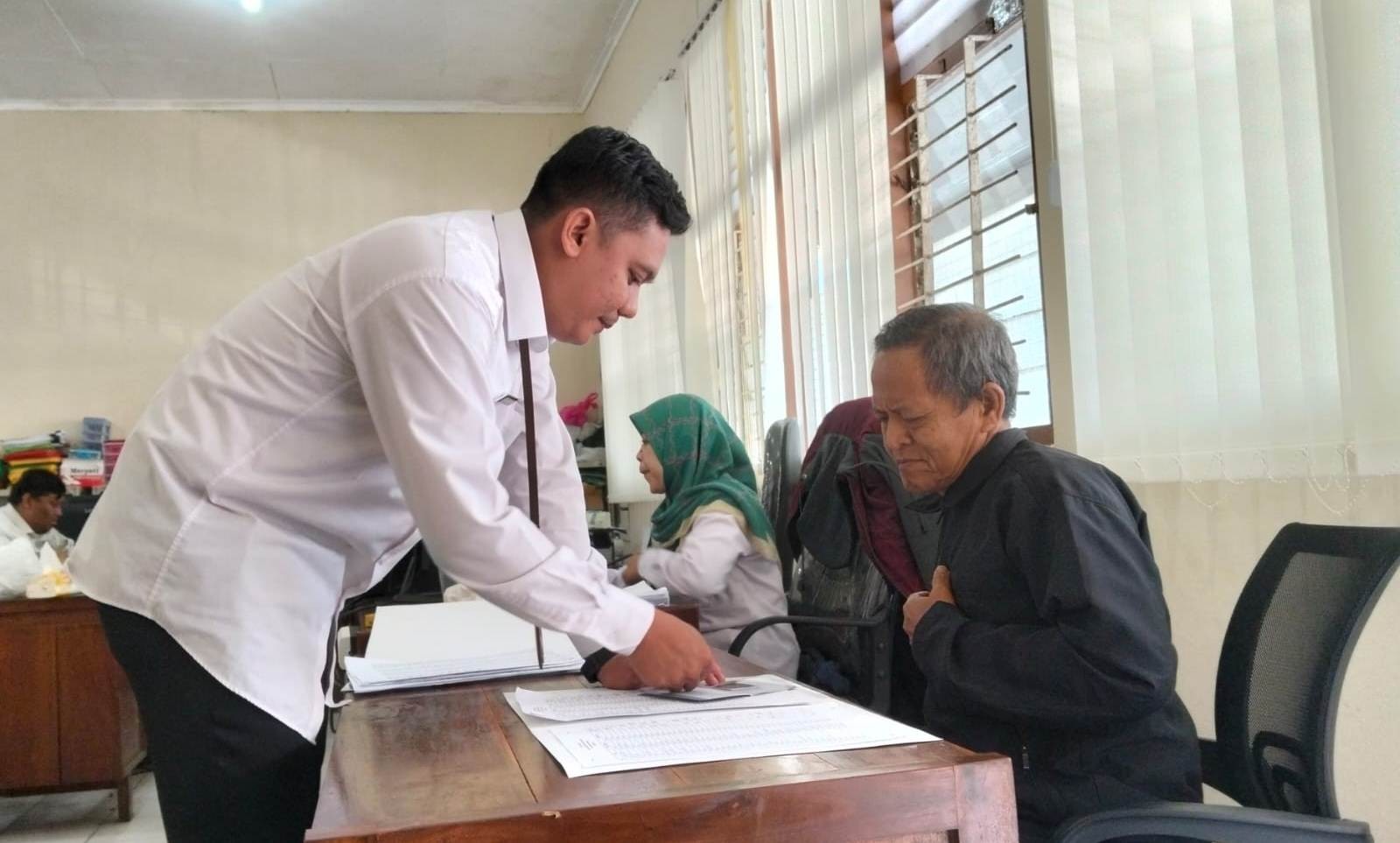 Penyuluh Ajibarang Kawal Pencairan Insentif bagi Marbot Masjid