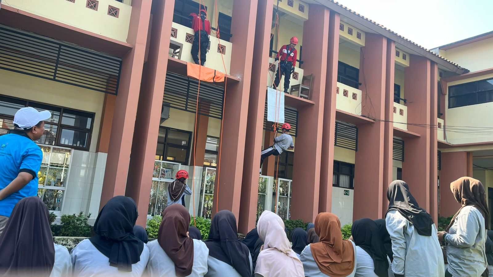 Siswa Kelas X MAN 2 Banyumas Ikuti Kegiatan Rapeling Bersama BASARNAS