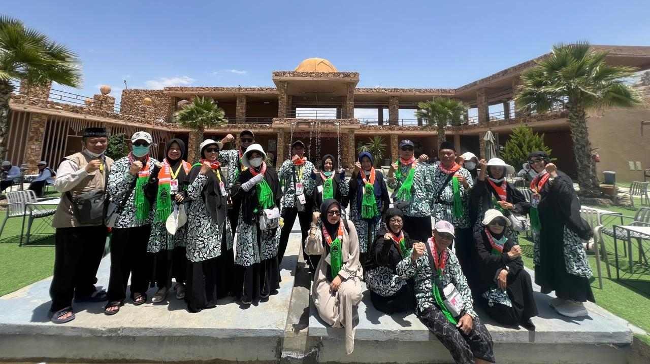 Jemaah Kloter 73 SOC Berziarah Tempat Bersejarah di Thaif, dan Umroh Sunah dengan Miqot Qarnul Manazil