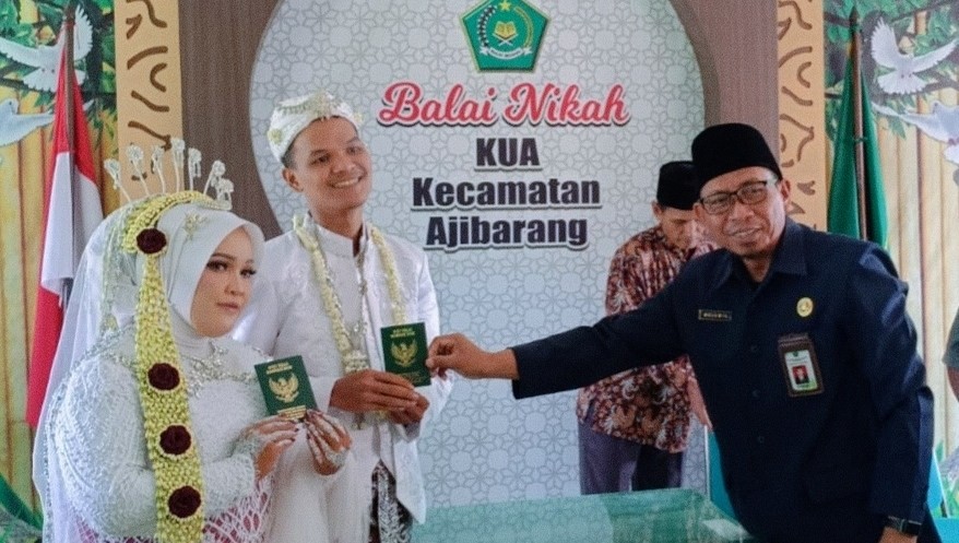 Ijab Kabul Khidmat di KUA, Dua Hati Disatukan di Balai Nikah