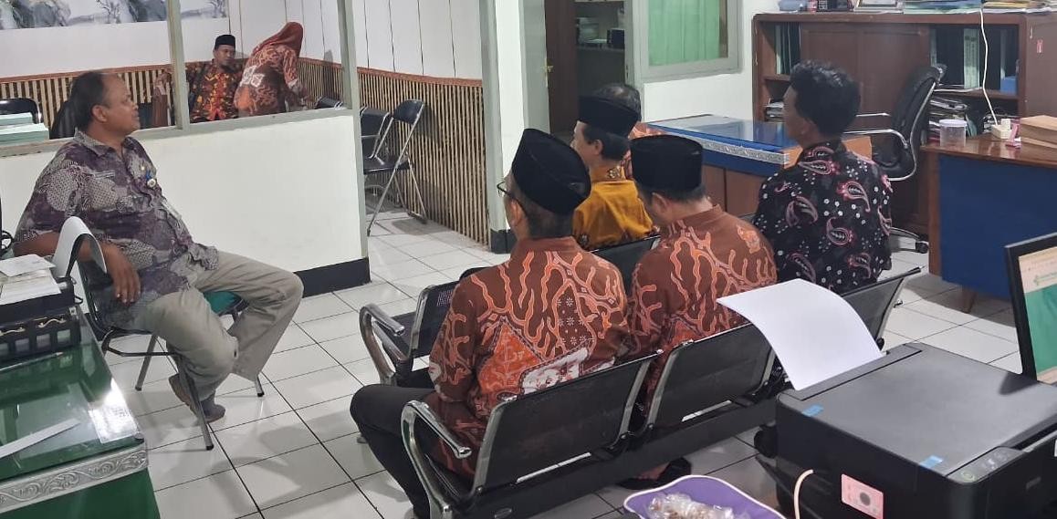 Kasi Bimas Islam Kemenag Banyumas Lakukan Monev di KUA Purwokerto Barat