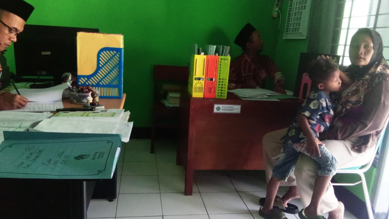 KUA Layani Permohonan Surat Rekomendasi Nikah Warga Pasirmuncang