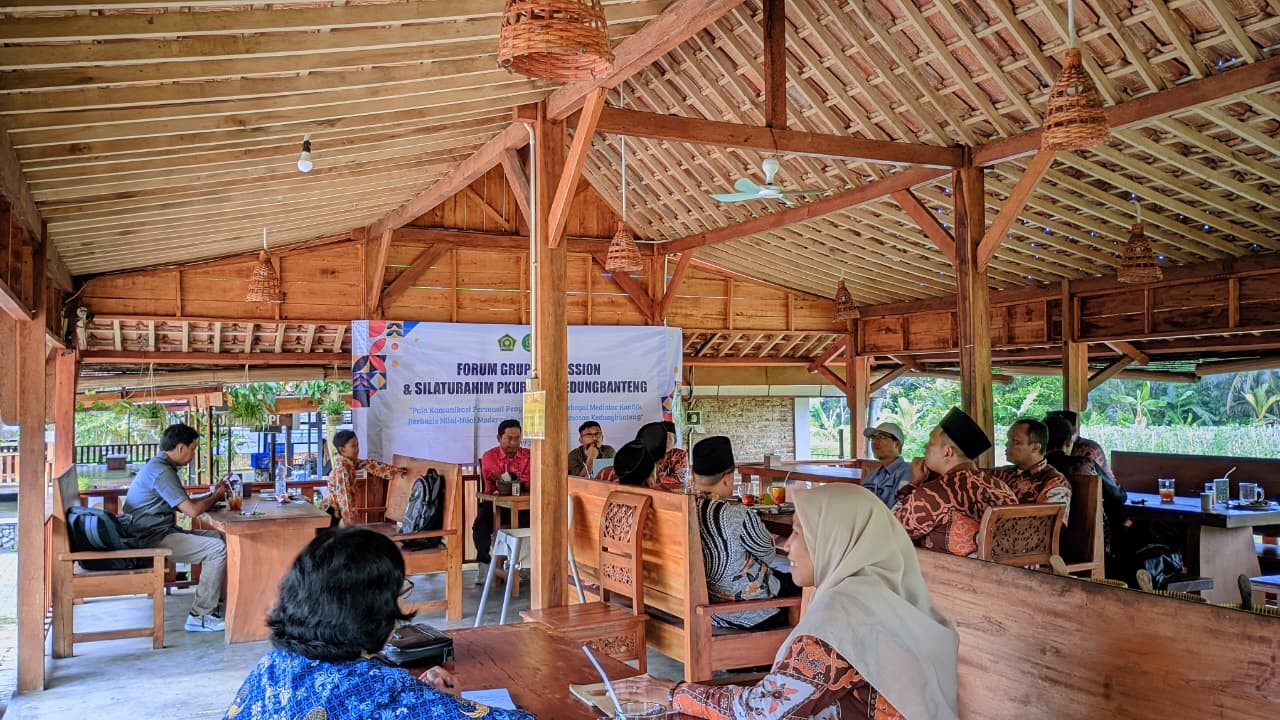 Penyuluh KUA Kedungbanteng dan PKUB Gelar FGD Penguatan Strategi Komunikasi Persuasif untuk Menjaga Kerukunan Umat Beragama