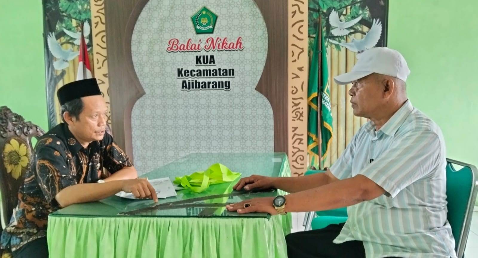 Data di Arsip Jadi Acuan, KUA Ajibarang Terbitkan Duplikat Buku Nikah