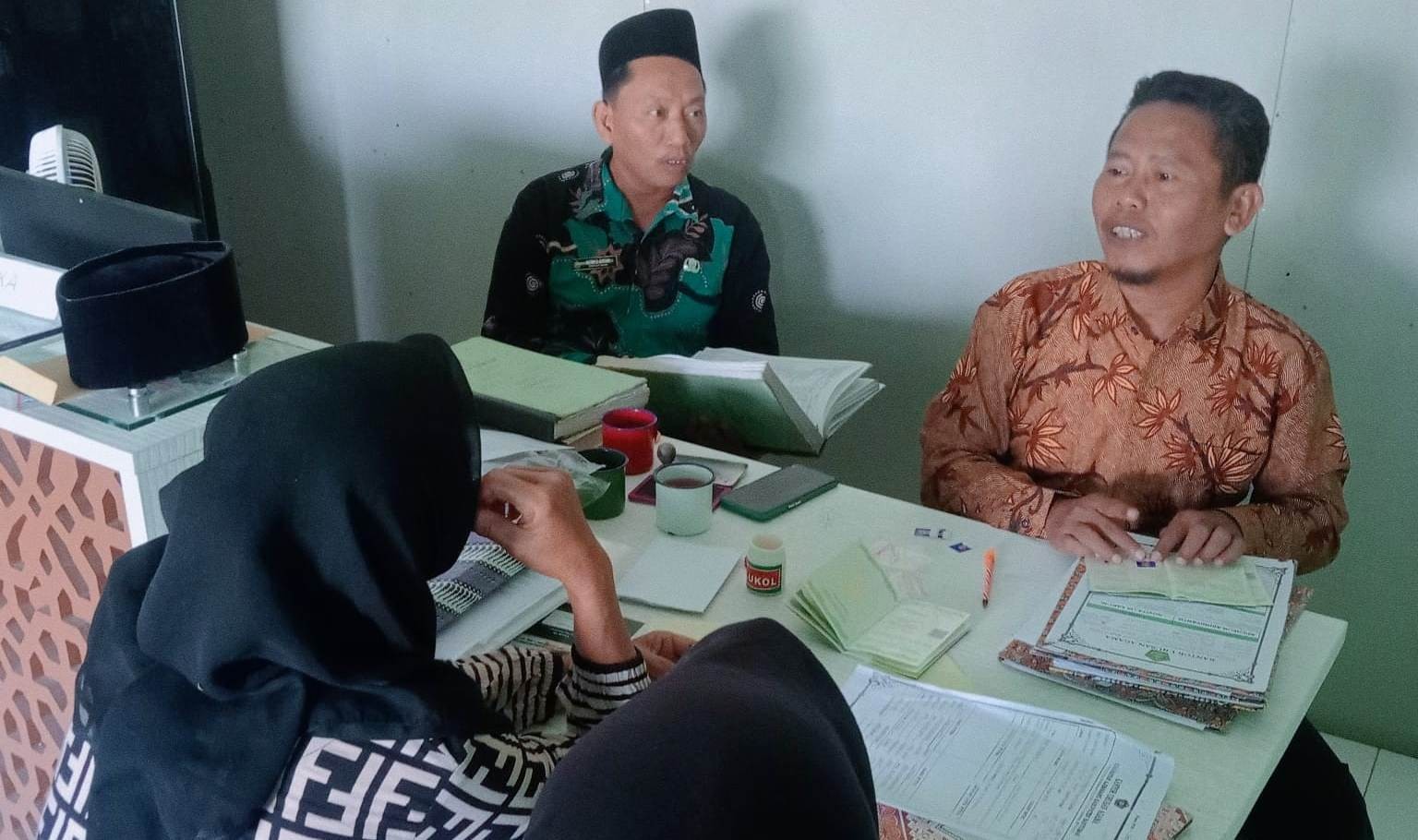 KUA Ajibarang Berikan Solusi Administratif bagi Warga yang Belum Punya Akta Kelahiran