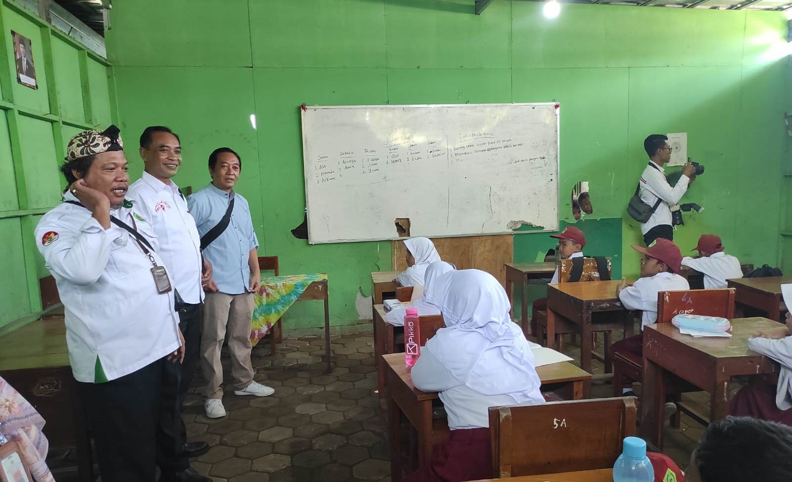 Wujudkan Pendidikan Inklusi Menuju Indonesia Emas 2045, Yayasan GSN Sambangi MI Maarif NU Ciberem Sumbang