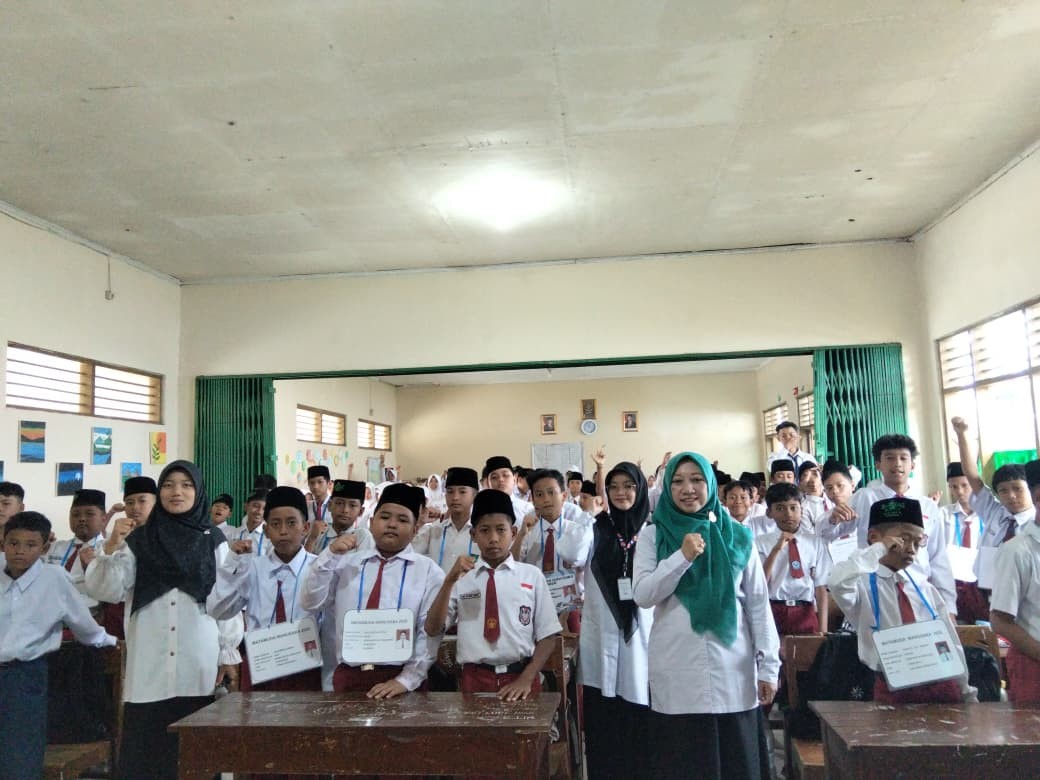 Penyuluh KUA Karanglewas Isi Materi Matamuda di MTs Maarif NU 1 Karanglewas