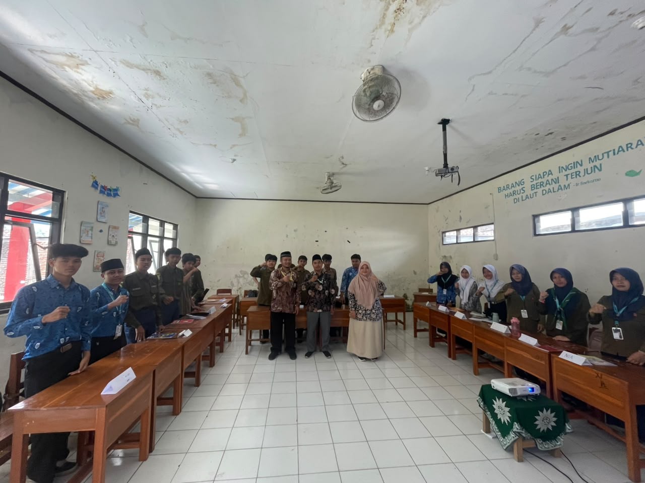 Penyuluh KUA Pekuncen Bekali Siswa MA Muhammadiyah dengan Materi Pencegahan LGBT dan Pernikahan Dini pada MATAMUDA