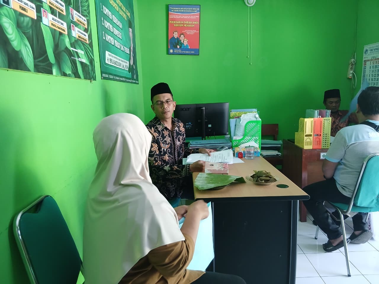 KUA Layani Permohonan Duplikat Buku Nikah Warga Kelurahan Rejasari