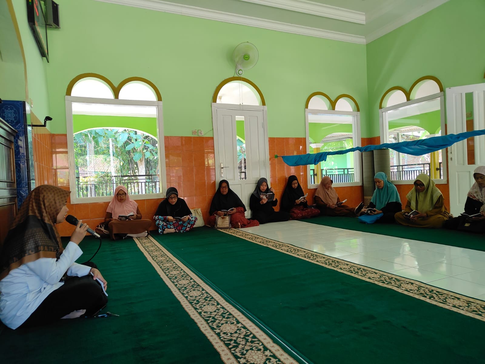 Patahkan Mitos Kesialan: Penyuluh KUA Somagede Beri Bimbingan di MT Maratus Shalikhah