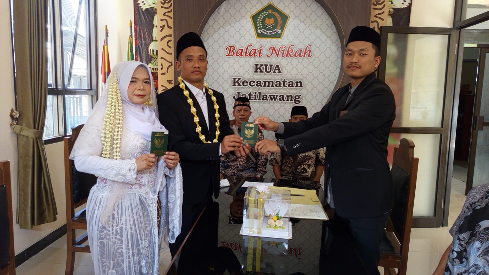 Puncak Kebahagiaan Pasangan Terpancar Usai Prosesi Ijab Kabul