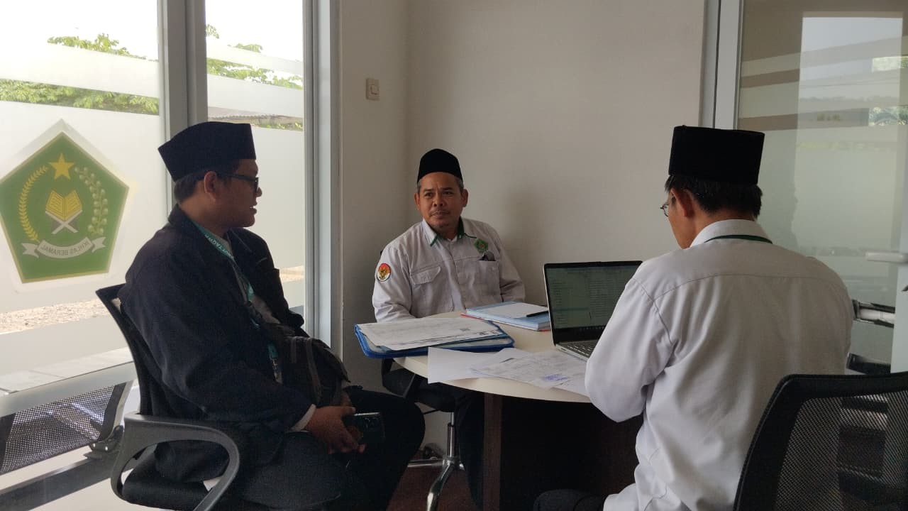 Fasilitasi Niat Mulia: KUA Somagede Beri Konsultasi Tata Cara Wakaf Tanah untuk Yayasan Darul Mukhsin