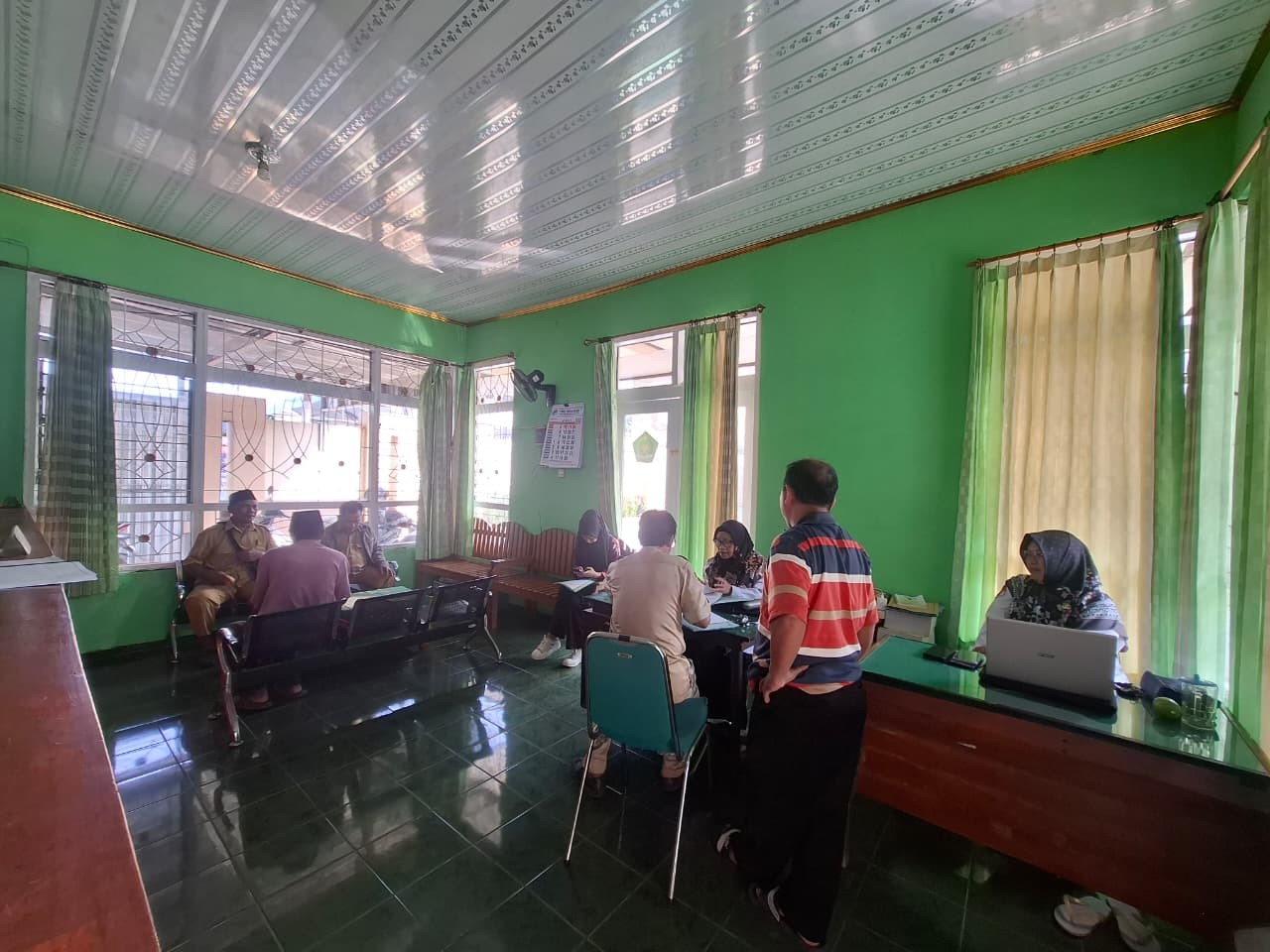 KUA Tambak Mendadak Rame Dipadati Warga