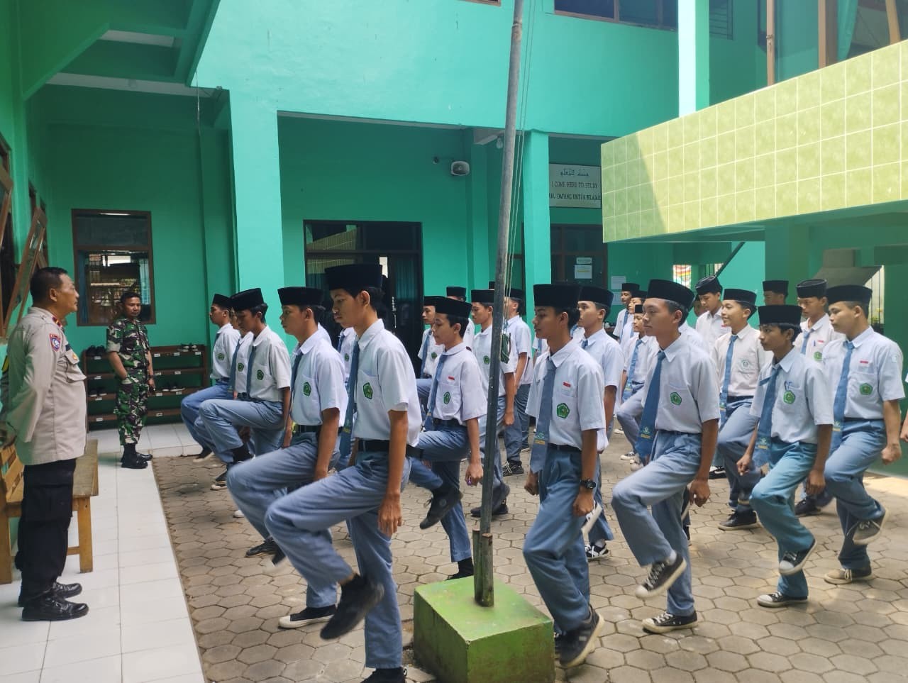 Seleksi Tim Paskibraka MA Al Ikhsan Beji untuk Persiapan Upacara Peringatan Hari Kemerdekaan Indonesia ke-81