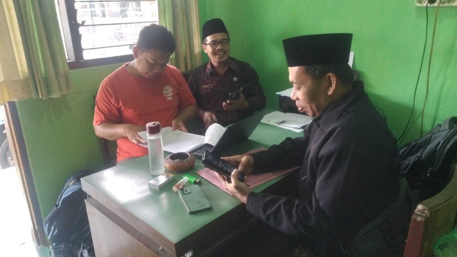 Tingkatkan Pemahaman Tata Kelola Benda Agama, KUA Tambak Layani Konsultasi Wakaf Warga Watuagung