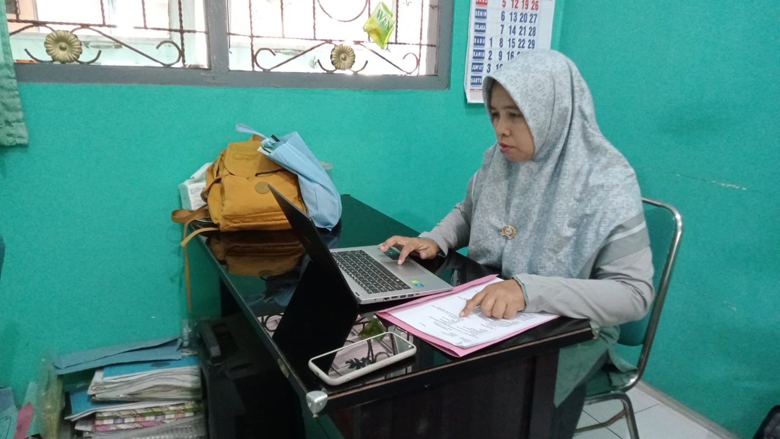 Optimalisasi Pelayanan, Penyuluh Agama KUA Sumpiuh Bantu Input Data Catin Karanggedang