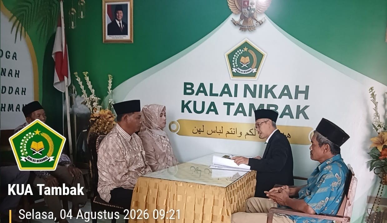 Prosesi Khidmat di Aula KUA Tambak, Satukan Cinta Beda Pulau