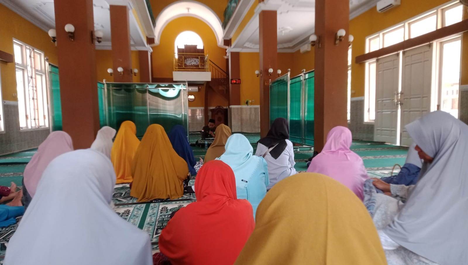 Edukasi Masyarat dan Santri Cihonje, Penyuluh KUA Gumelar Kupas Tuntas 13 Rukun Sholat