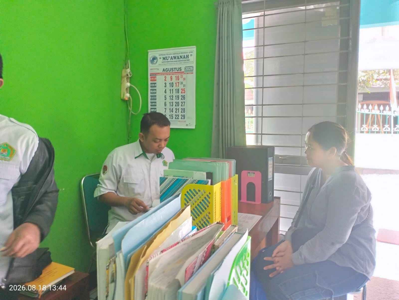 KUA Purwokerto Barat Layani Surat Rekomendasi Pernikahan Warga Kedungwuluh