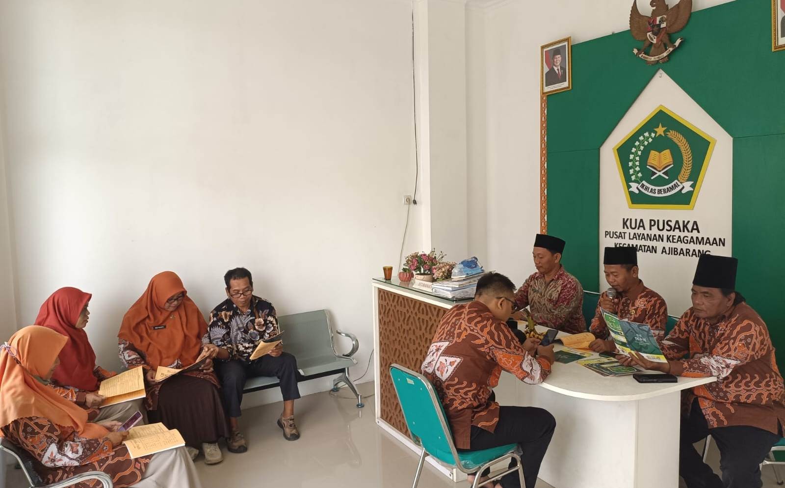 KUA Ajibarang Mulai Rutinan Ngaji Kitab Al-Miftah Libabin Nikah