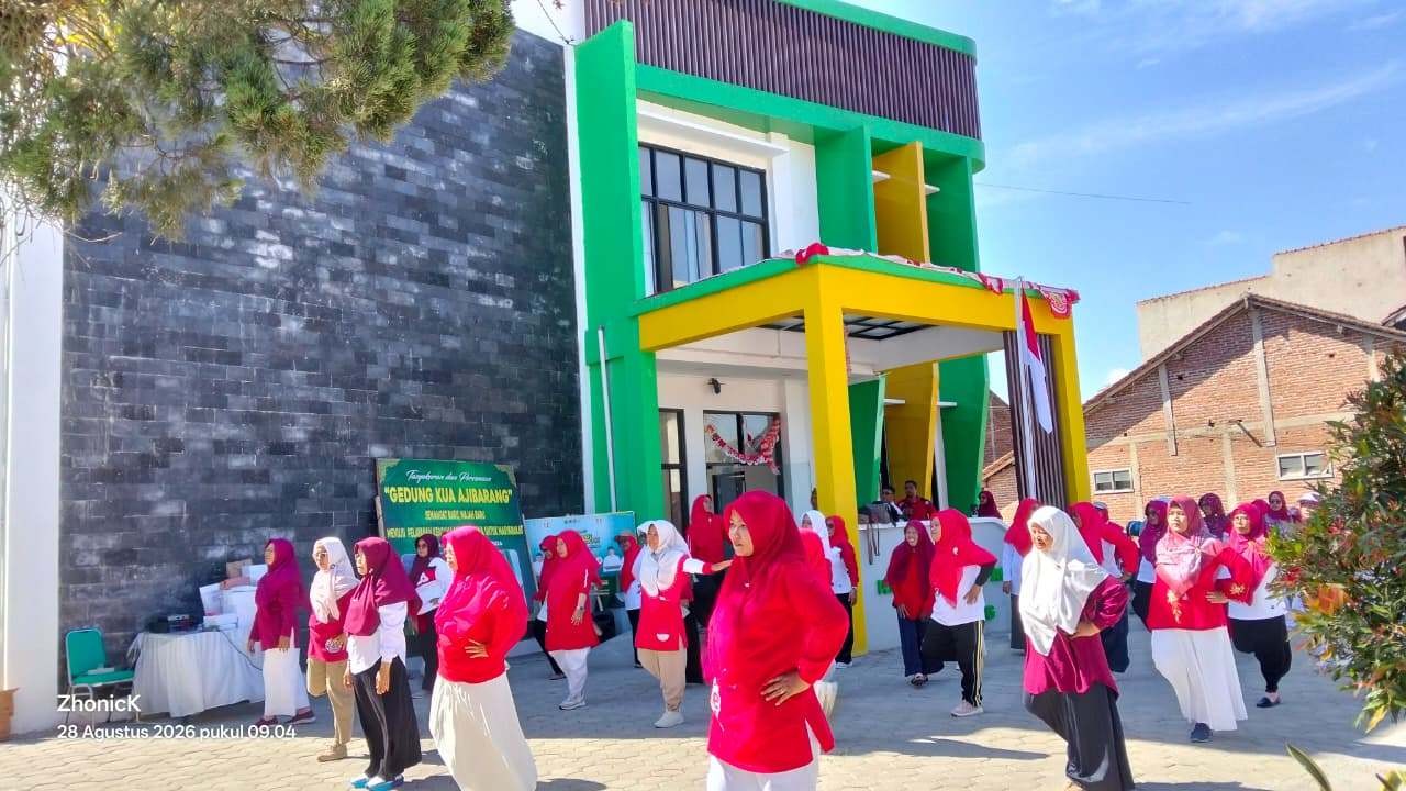 Darma Wanita KUA Ajibarang Rayakan HUT RI ke-81 dengan Lomba Tradisional