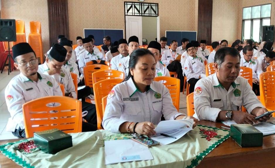Perkuat Pelayanan Prima dan Tertib Administrasi, Penyuluh KUA Gumelar Tekankan Pentingnya Jaminan Kesejahteraan Pegawai