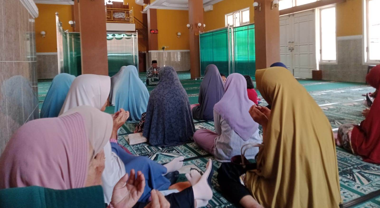 Tingkatkan Kualitas Ibadah Warga, KUA Gumelar Gelar Tahsin Al-Fatihah di MT Nurul Iman Cihonje