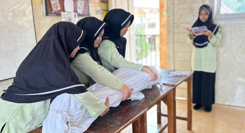Praktik Pemulasaraan Jenazah Kelas IX MTs Modern Al Azhary Ajibarang: Wujud Nyata Pembelajaran Kontekstual Fikih Semester Gasal