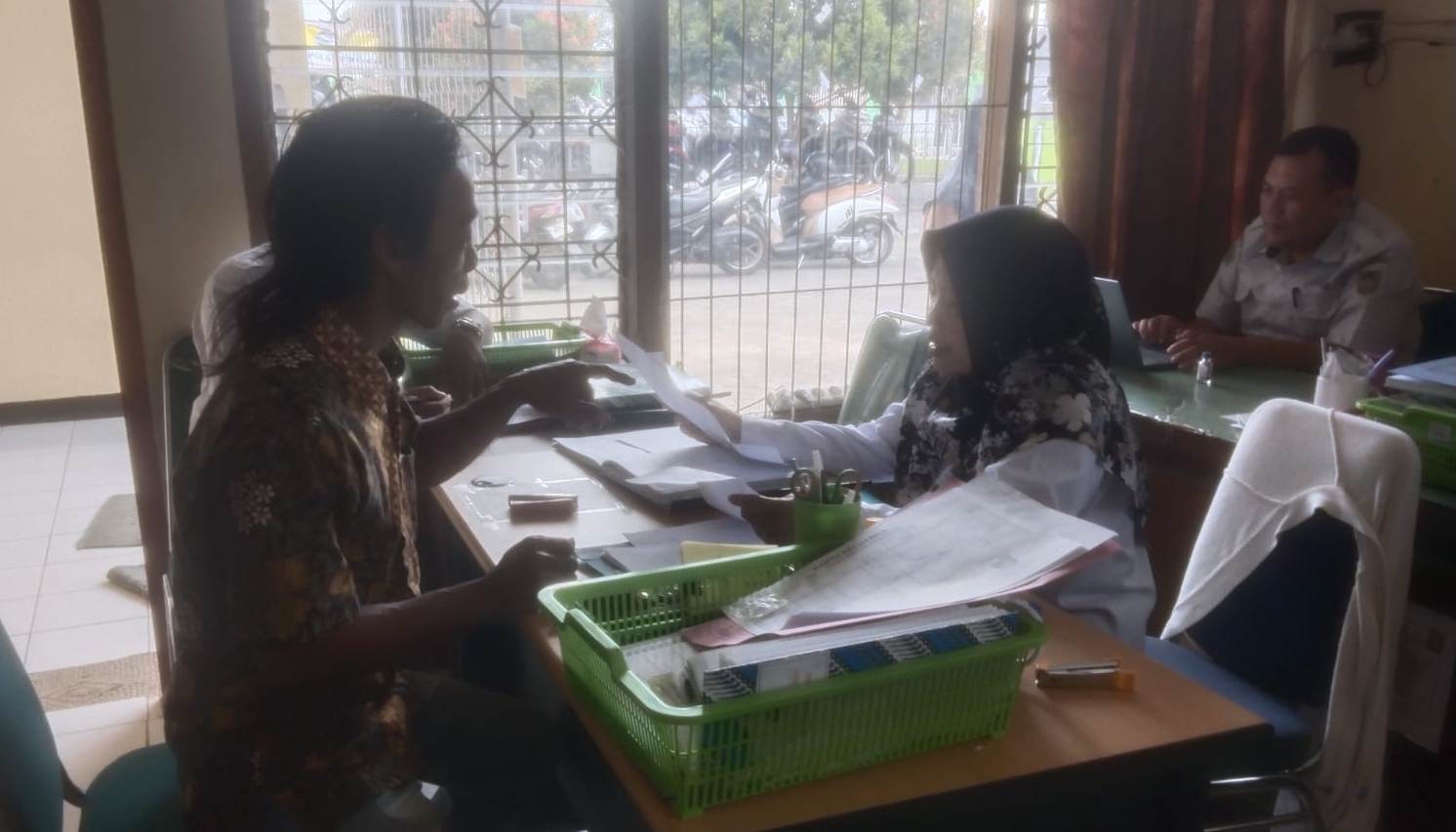 Pelayanan Ramah Pembuatan Duplikat Buku Nikah di KUA Sumbang