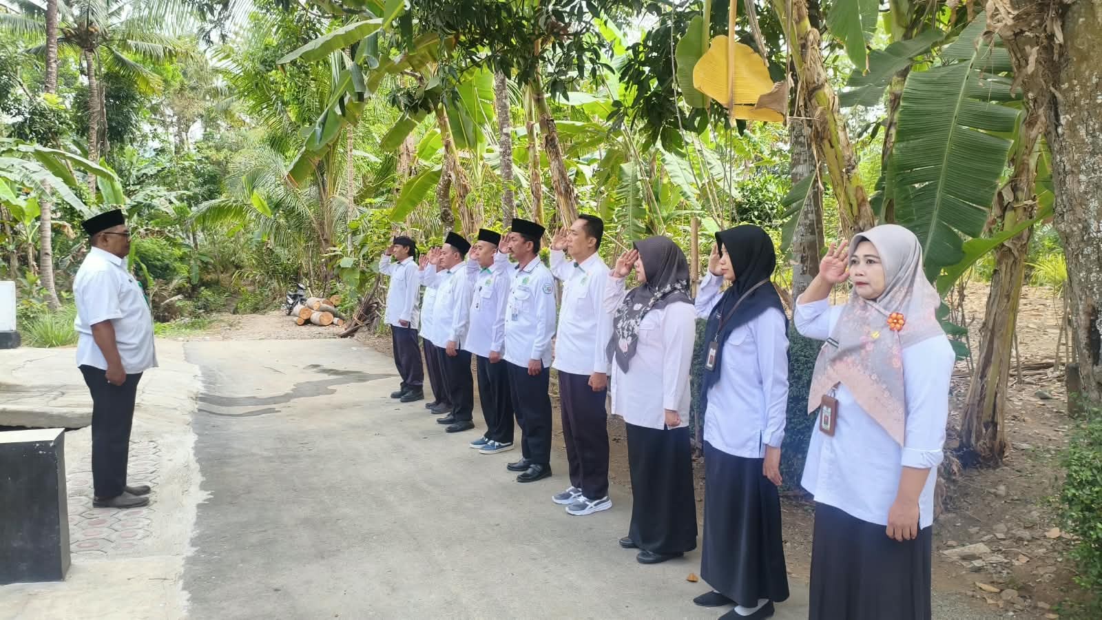 Apel Pagi ASN KUA Lumbir, Perkuat Kekompakan dan Pelayanan