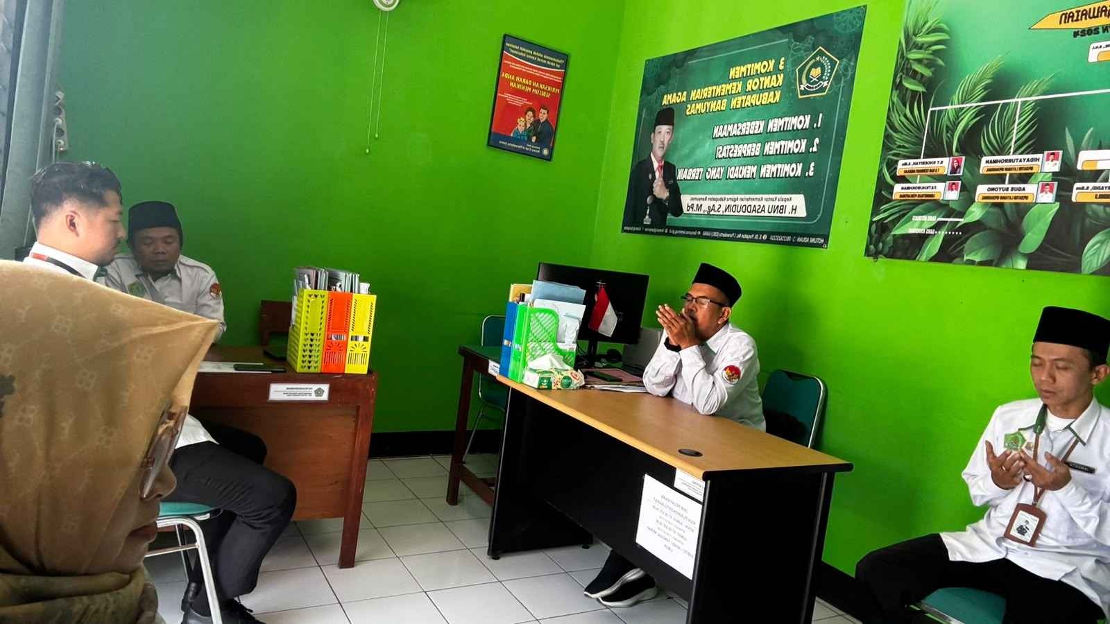 Awali Aktivitas Kerja, KUA Purwokerto Barat Gelar Doa Bersama