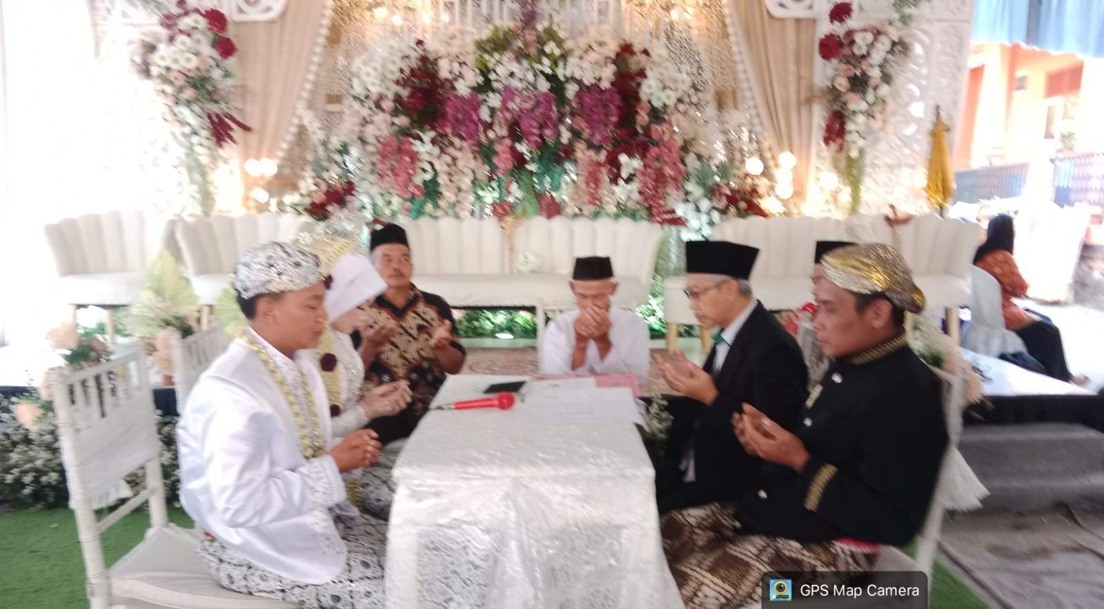 Kepala KUA Tambak Terjang Medan Terjal dan Jalan Rusak demi Pimpin Akad Nikah di Siwarak Wetan