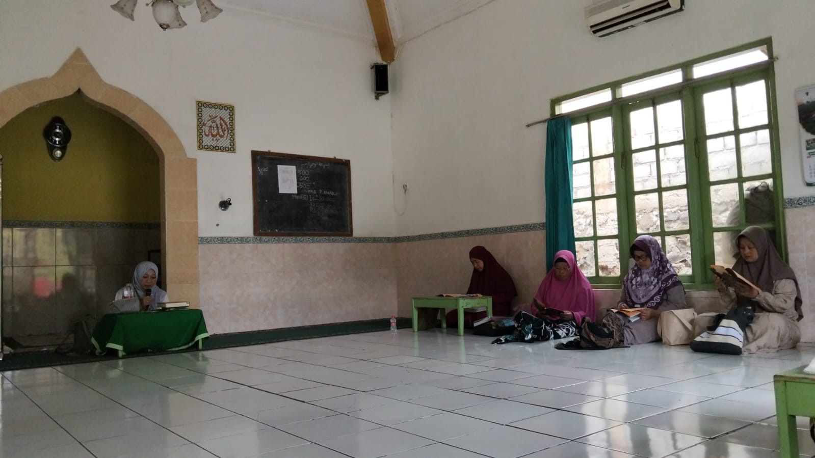 Bimluh MT Al Ikhlas Karangkemiri Diisi Semaan Al-Quran Juz 1 dan Kajian Kitab Safinah