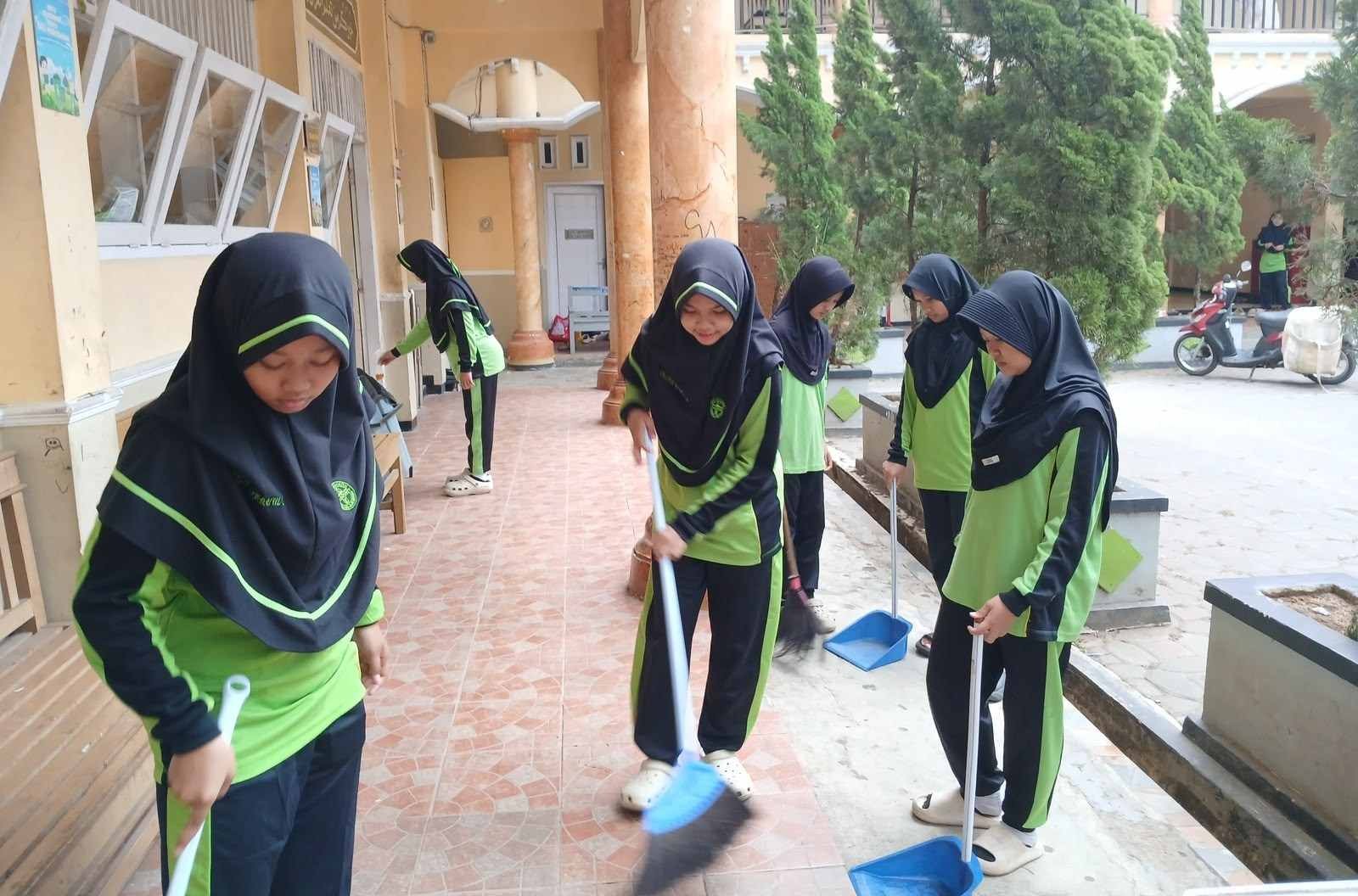 Siswa MTs Modern Al Azhary Ajibarang Rutin Ikuti Tadabur Alam Usai KBM