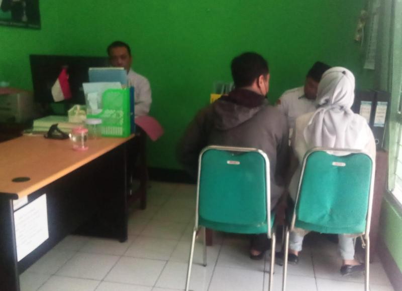 KUA Layani Pendaftaran Nikah Mandiri bagi Catin Rejasari dan Pasir Kidul