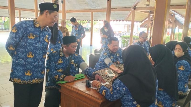 Usai Upacara Hari Kesaktian Pancasila, ASN KUA Sokaraja dan Peserta Ikuti Cek Kesehatan Gratis