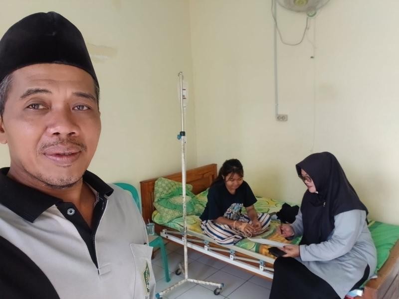 Penyuluh KUA Tambak Gelar Bimbingan Rohani Rutin untuk Pasien Rawat Inap Klinik Al-Khazm