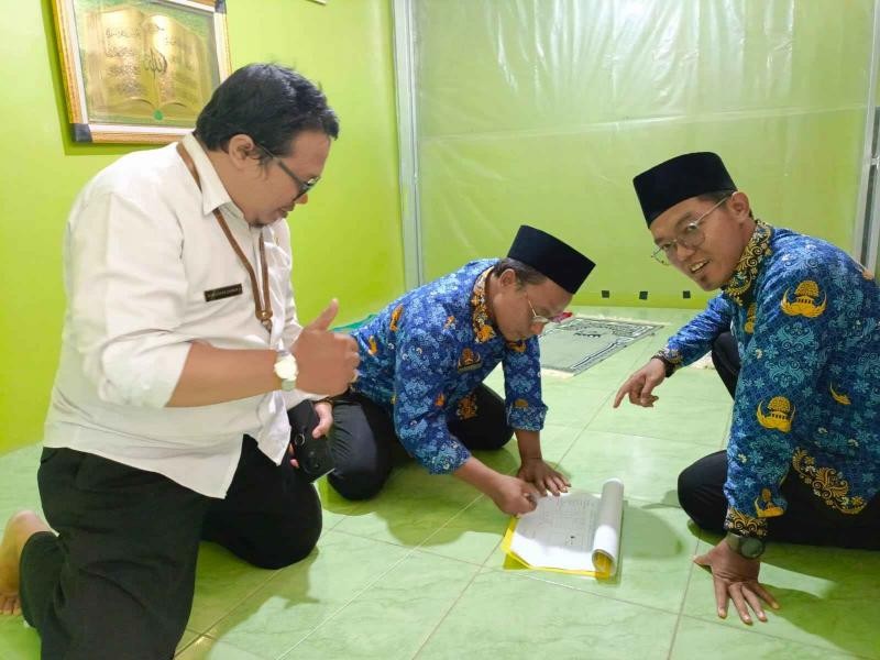 Penyuluh Purwokerto Barat bersama Tim Safac Banyumas Laksanakan Kalibrasi Kiblat di Musholla Al Fairus Wangon