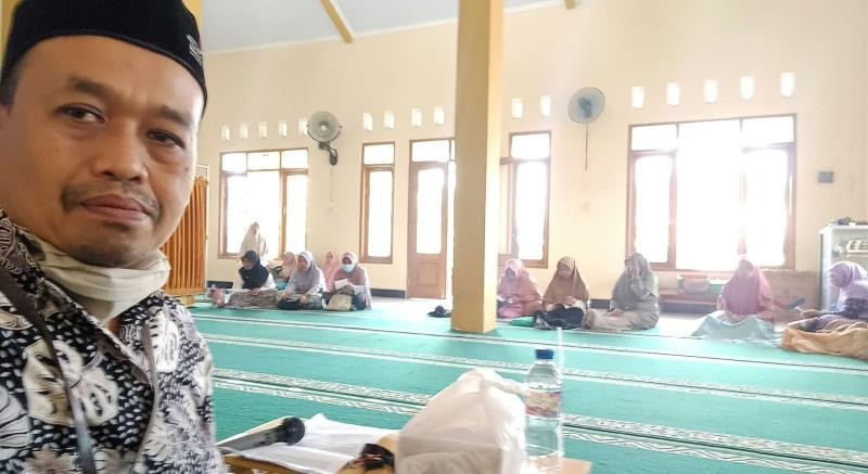 Penyuluh KUA Gumelar Tekankan 5 Kunci Wujudkan Keluarga Sakinah bagi Muslimat Desa Gumelar