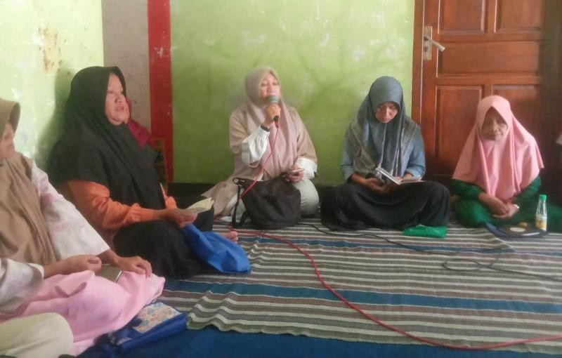 Bimluh MT Yasinan Muslimat Ranting Depok, Penyuluh Bahas Empat Hal yang Menghalangi Ibadah