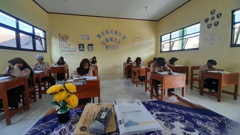 Hari Ketiga ASTS, Siswa MTs Nurul Iman Cikembulan Hadapi Ujian Bahasa Inggris dan Seni Rupa