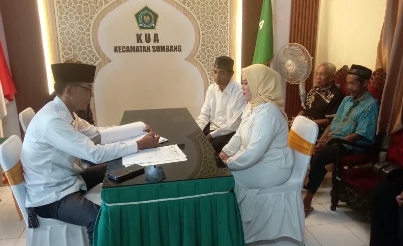 Pernikahan Warga Banteran dan Kotayasa di Balai Nikah KUA Sumbang Penuh Keberkahan