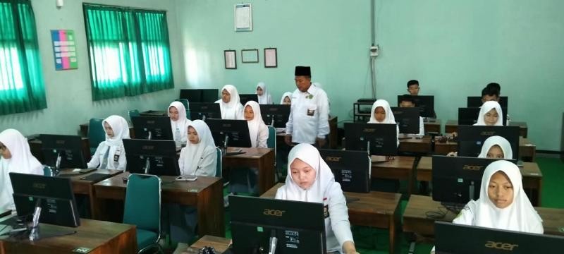 Monitoring Kepala Madrasah dalam Kegiatan Gladi Bersih TKA Tahun 2026