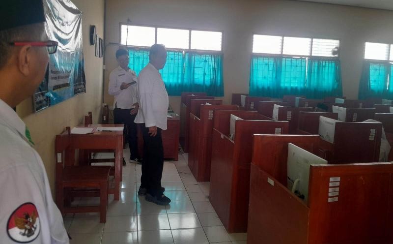 Dukung Kontingen Daerah, Kakankemenag Banyumas Monitoring Langsung Pelaksanaan OMI Tingkat Provinsi di MTsN 1 Banyumas