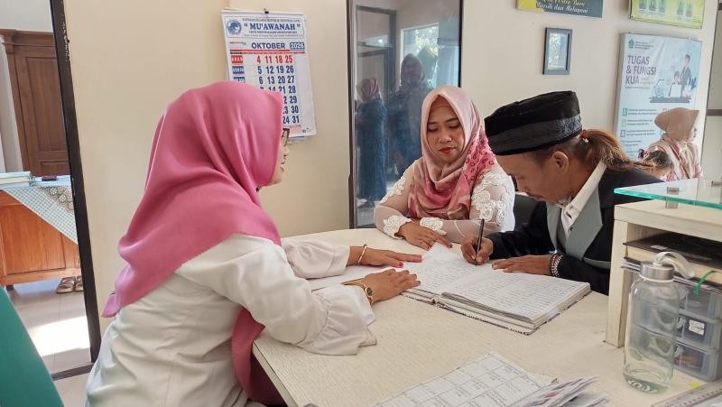 Senyum Bahagia Mengawali Pelayanan Prima KUA Kecamatan Jatilawang