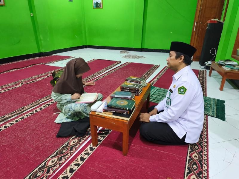 Penyuluh KUA Sokaraja Latih Calon Peserta MTQ Pelajar Tingkat Kabupaten di Majelis Taklim Binaan