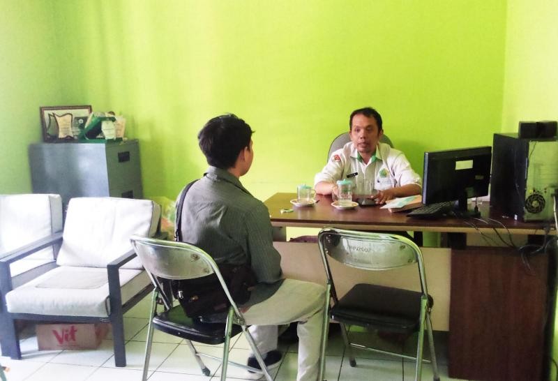 Kepala KUA Berikan Konsultasi Wakaf kepada Notaris Kelurahan Berkoh